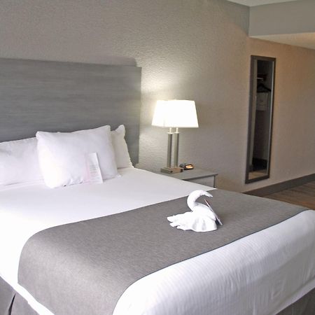 Ramada By Wyndham Edmonton Yellowhead Nw Exterior foto