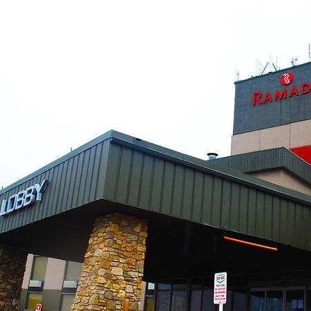 Ramada By Wyndham Edmonton Yellowhead Nw Exterior foto