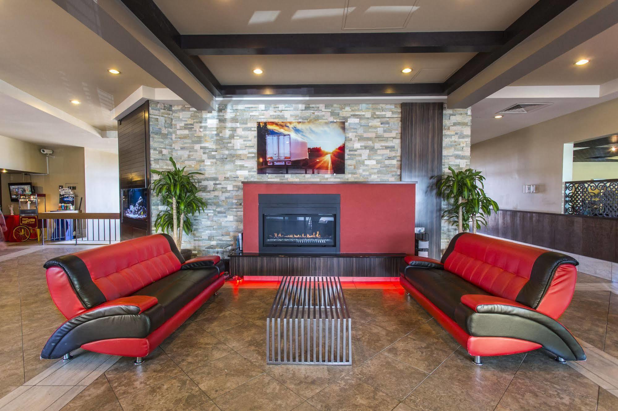 Ramada By Wyndham Edmonton Yellowhead Nw Exterior foto