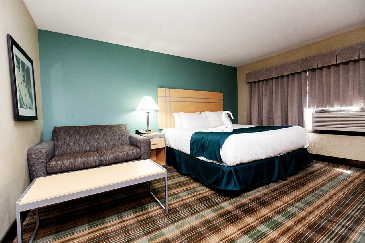 Ramada By Wyndham Edmonton Yellowhead Nw Exterior foto